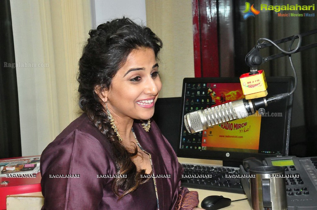 Vidya Balan's Kahaani 2 Promotion at Radio Mirchi