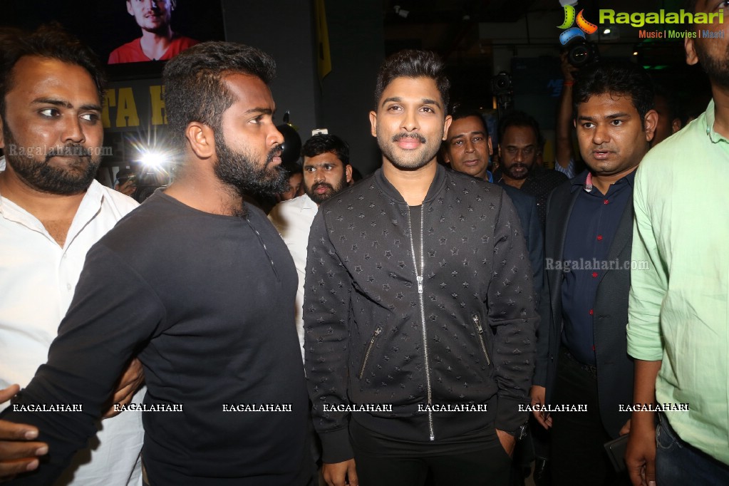 Allu Arjun launches B-Dubs in Hyderabad