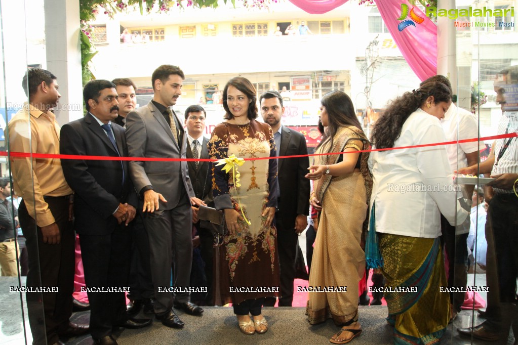 Amala Akkineni launches Lawrence And Mayo Opticals, Hyderabad