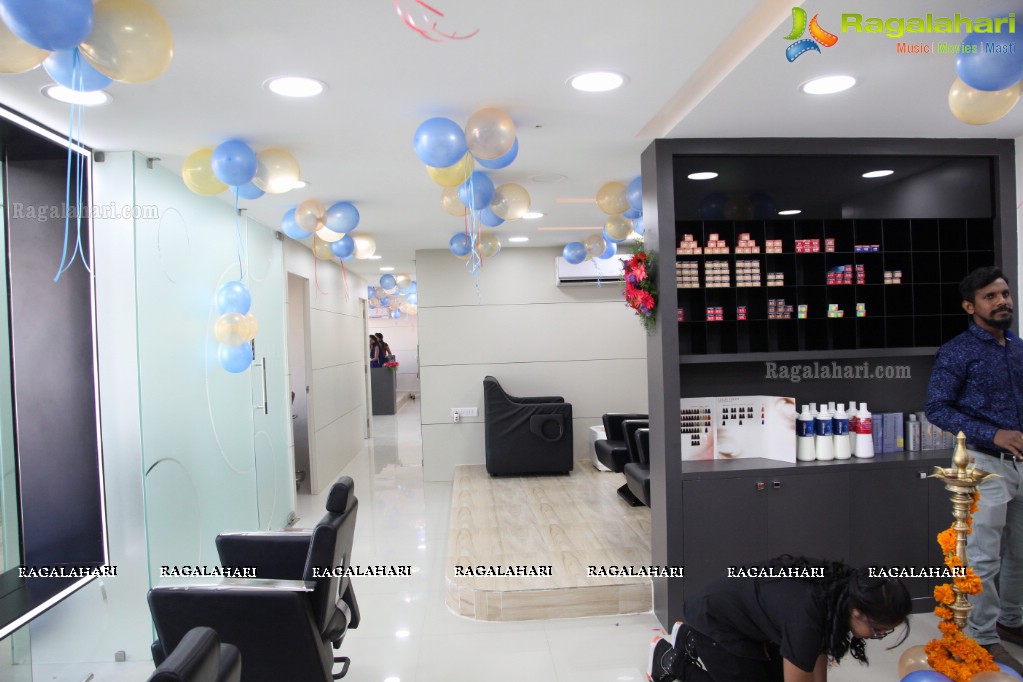 Rashmi Gautam launches Be You Unisex Salon and Dental Studio, AS Rao Nagar, Hyderabad