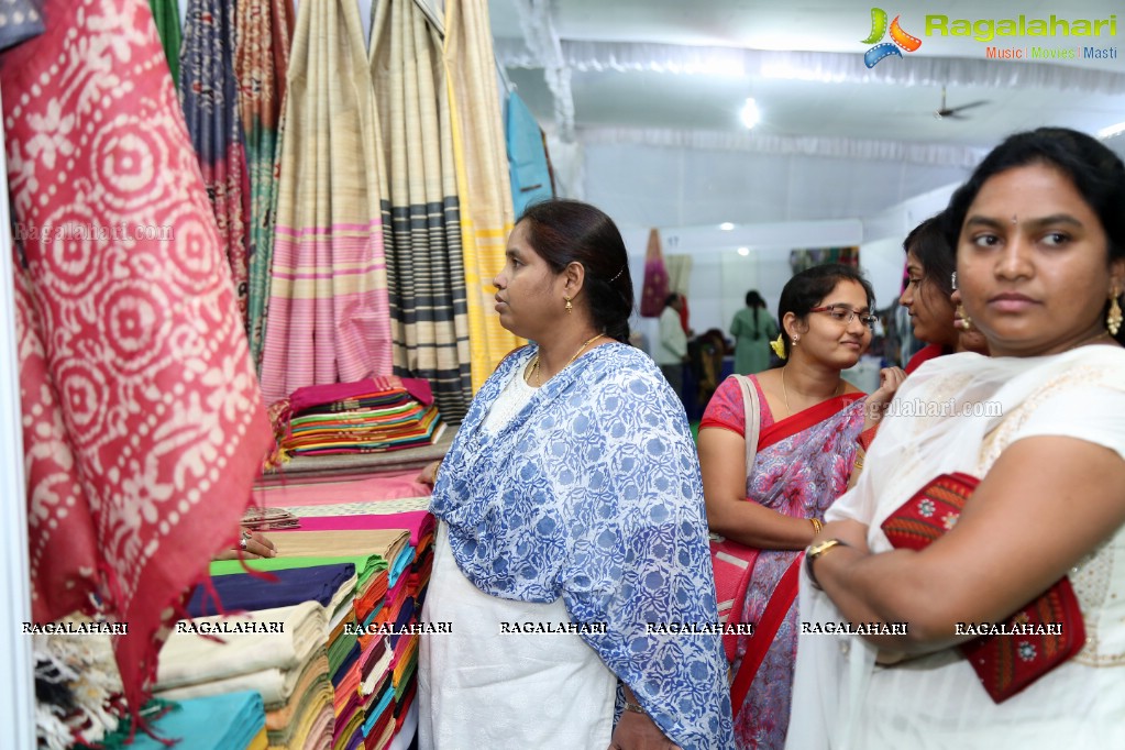 Golkonda Handlooms Exhibition at LB Nagar