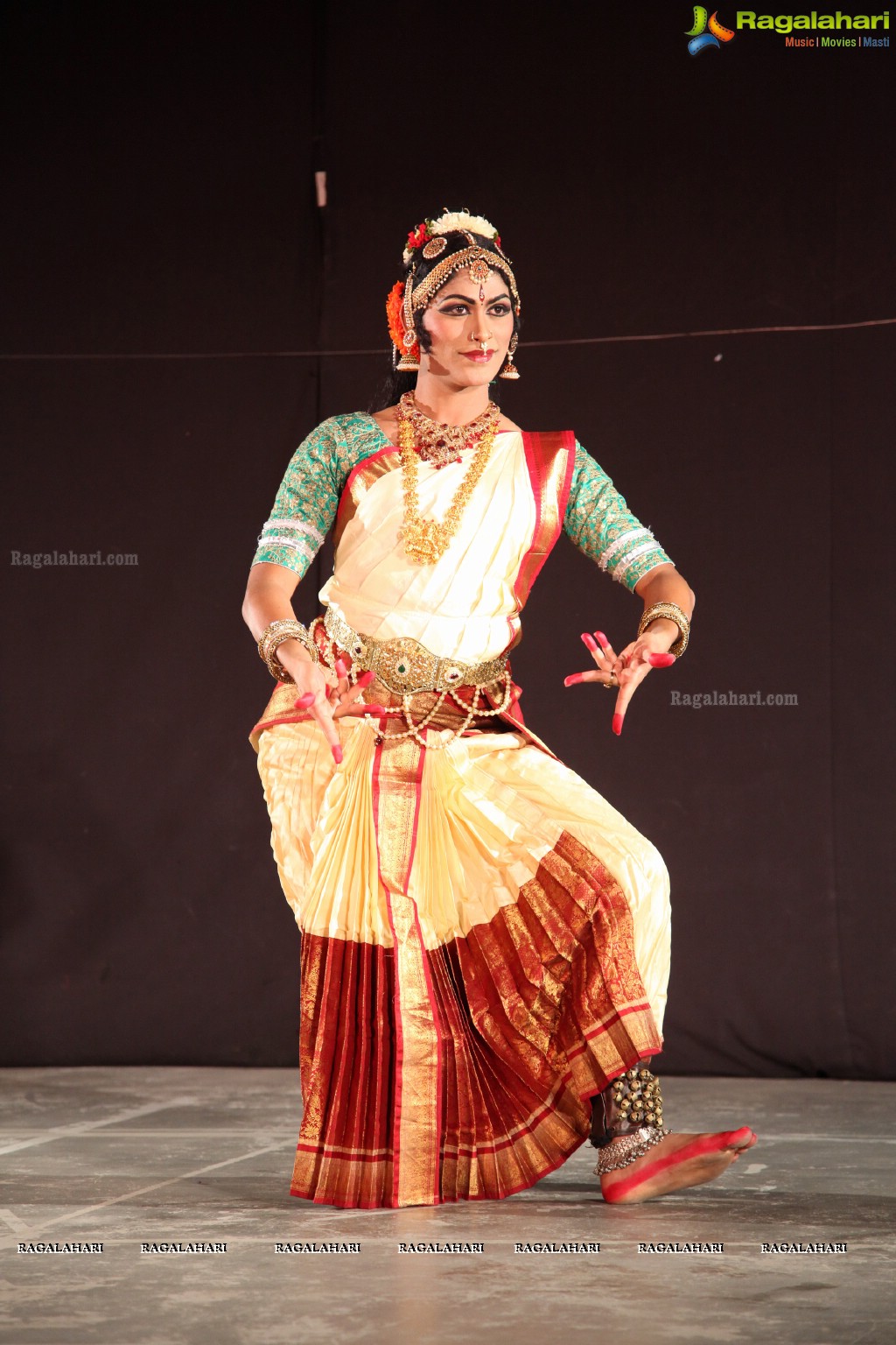 Kuchipudi Dance Performance by Haleem Khan at Agaaz-e-Baatcheet Program