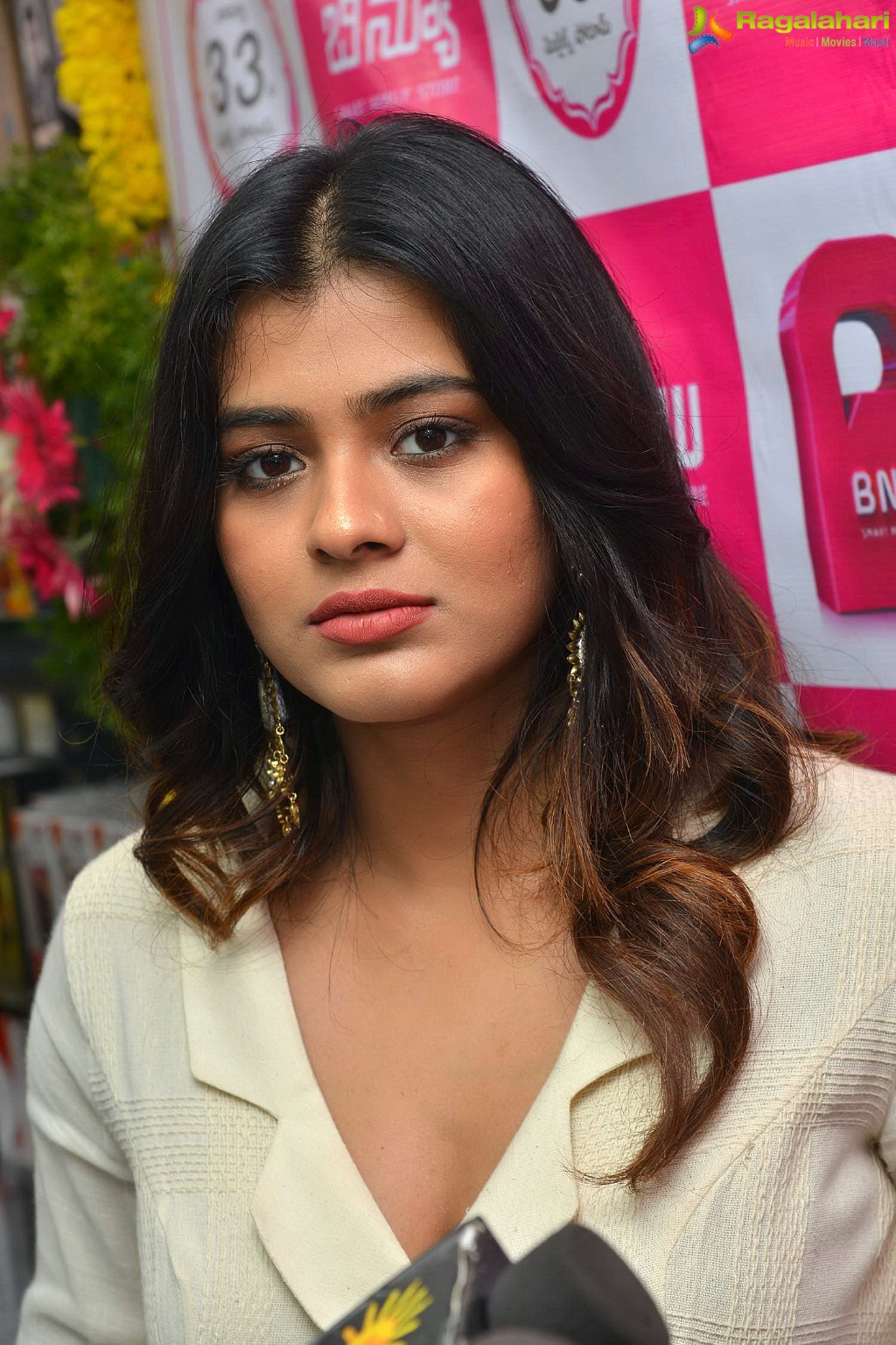 Hebah Patel Launches B New Mobile Store at Tenali