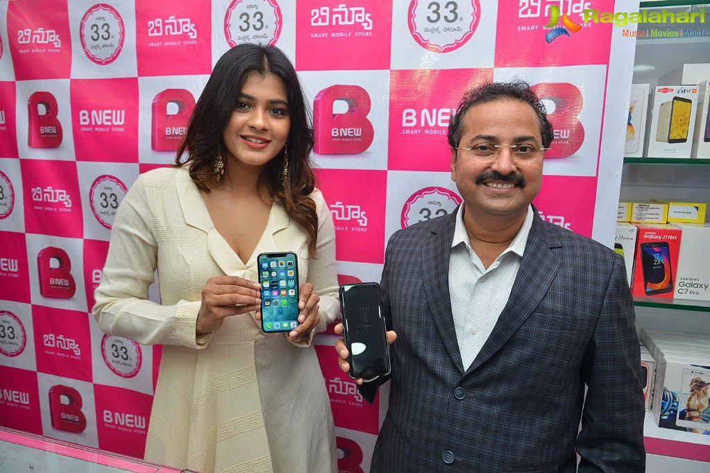Hebah Patel Launches B New Mobile Store at Tenali