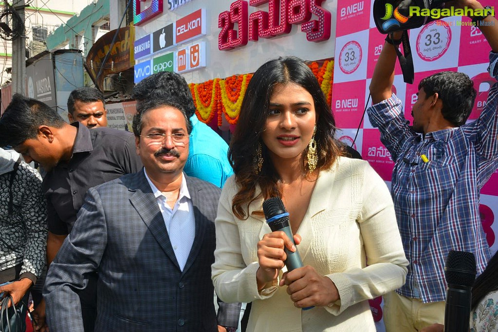 Hebah Patel Launches B New Mobile Store at Tenali