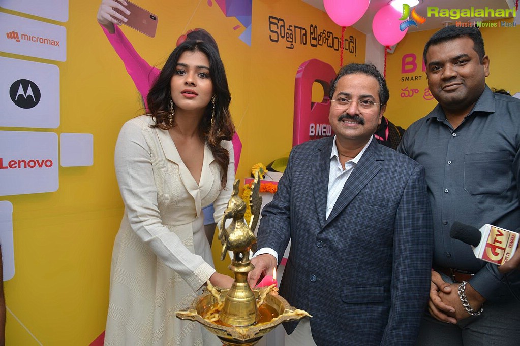 Hebah Patel Launches B New Mobile Store at Tenali