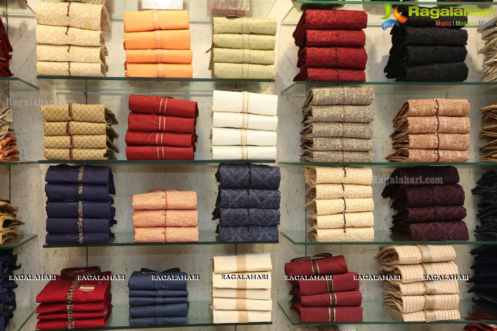 Nikhil inagurates Jahanpanah Secunderabad Store