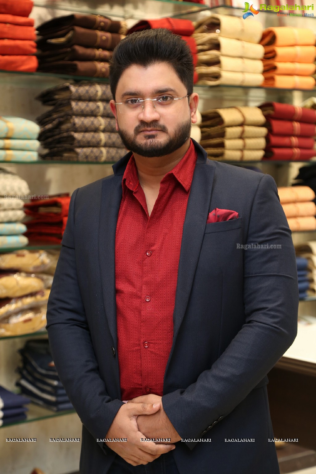 Nikhil inagurates Jahanpanah Secunderabad Store