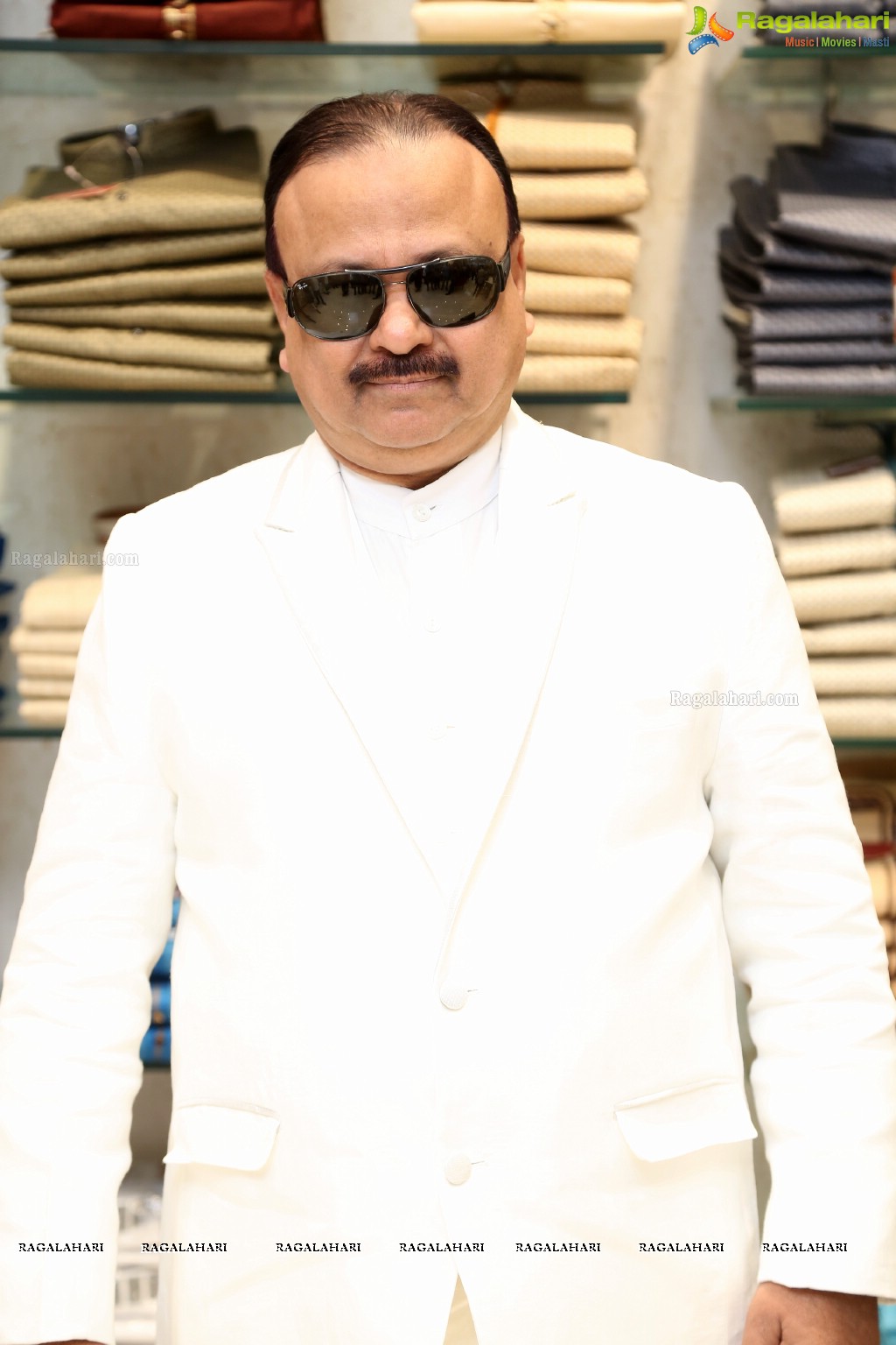 Nikhil inagurates Jahanpanah Secunderabad Store