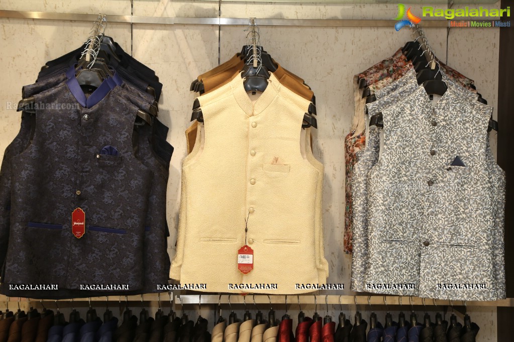 Nikhil inagurates Jahanpanah Secunderabad Store