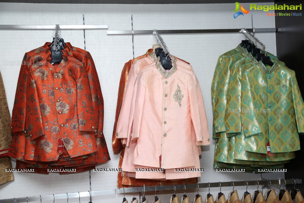 Nikhil inagurates Jahanpanah Secunderabad Store