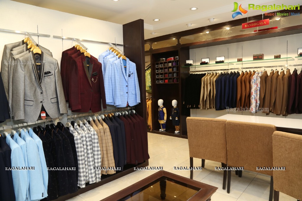 Nikhil inagurates Jahanpanah Secunderabad Store