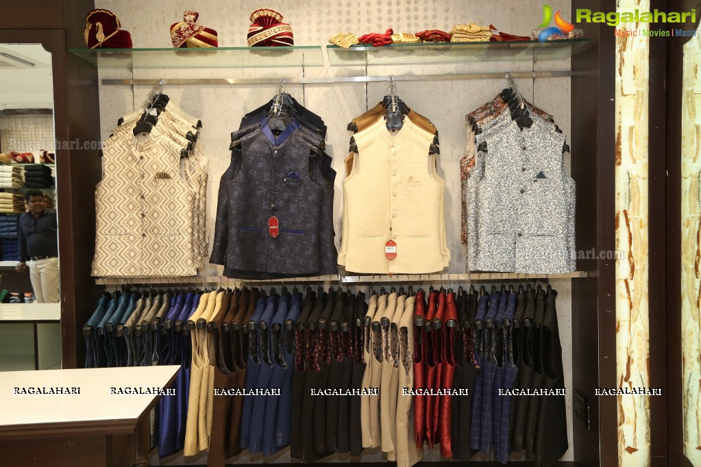 Nikhil inagurates Jahanpanah Secunderabad Store