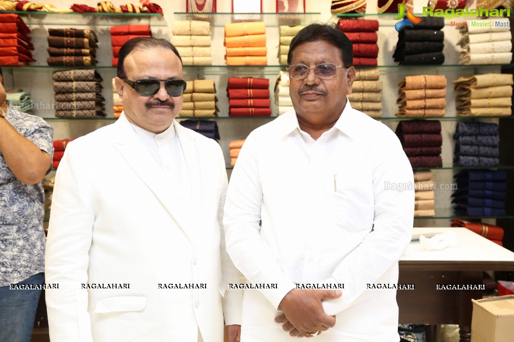 Nikhil inagurates Jahanpanah Secunderabad Store