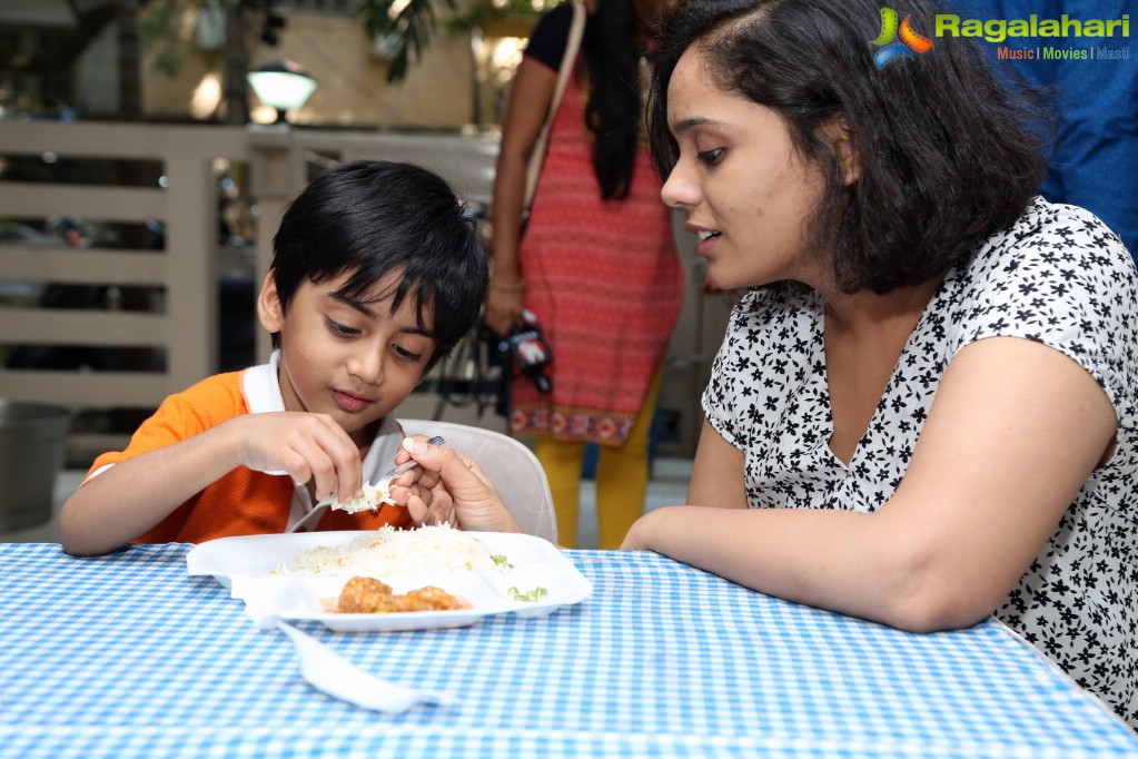 Khaan Paan Dukaan at Sankalp