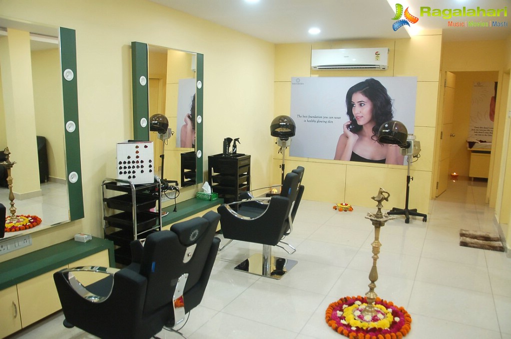 Madhavi Latha Launches Vasundhara Salon at Rajahmundry