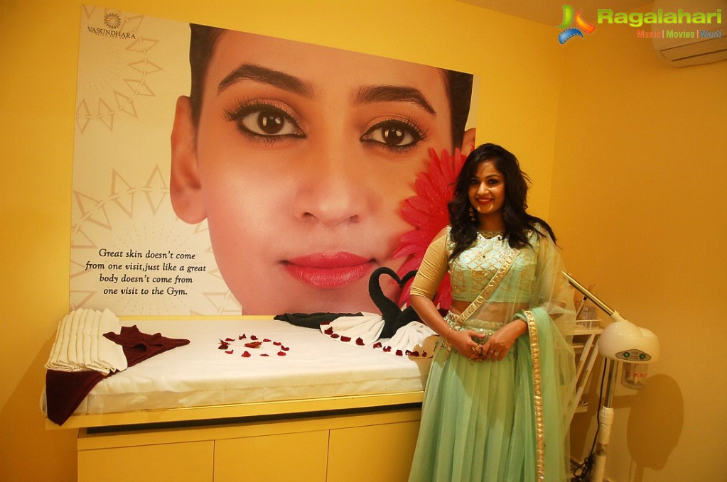 Madhavi Latha Launches Vasundhara Salon at Rajahmundry