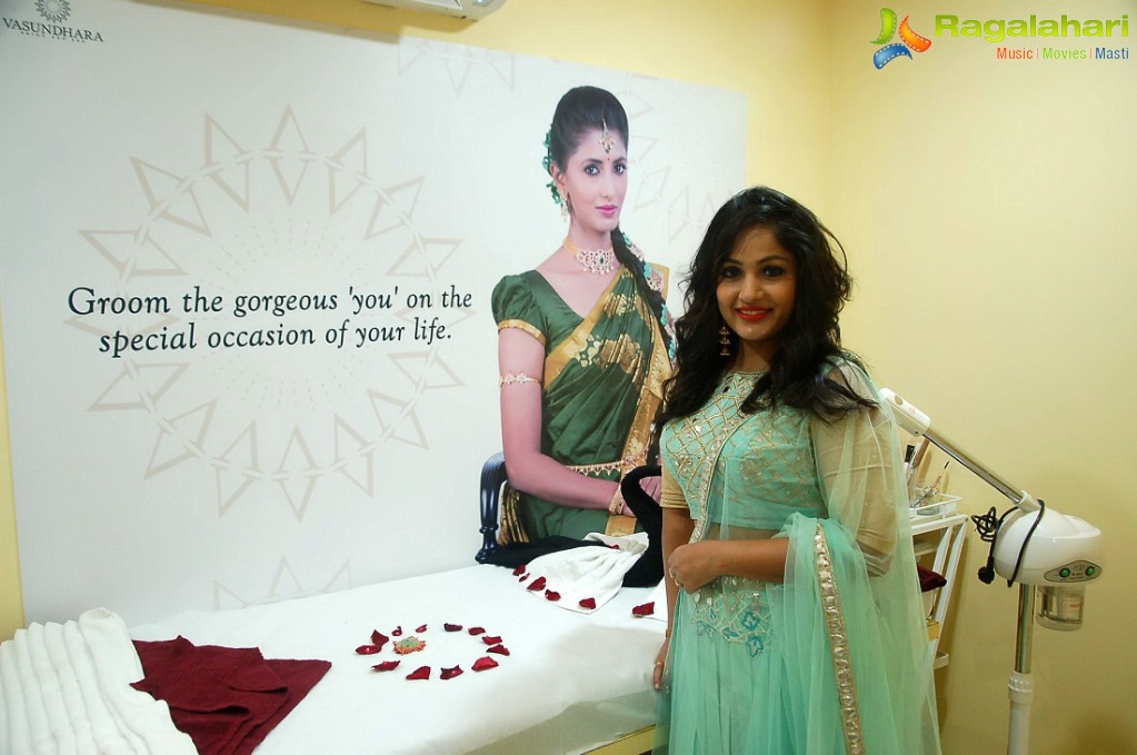 Madhavi Latha Launches Vasundhara Salon at Rajahmundry