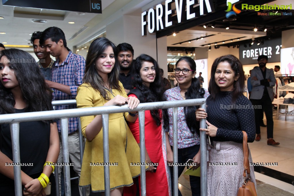 Meet and Greet with Vidya Vox at Forever 21, Forum Sujana Mall