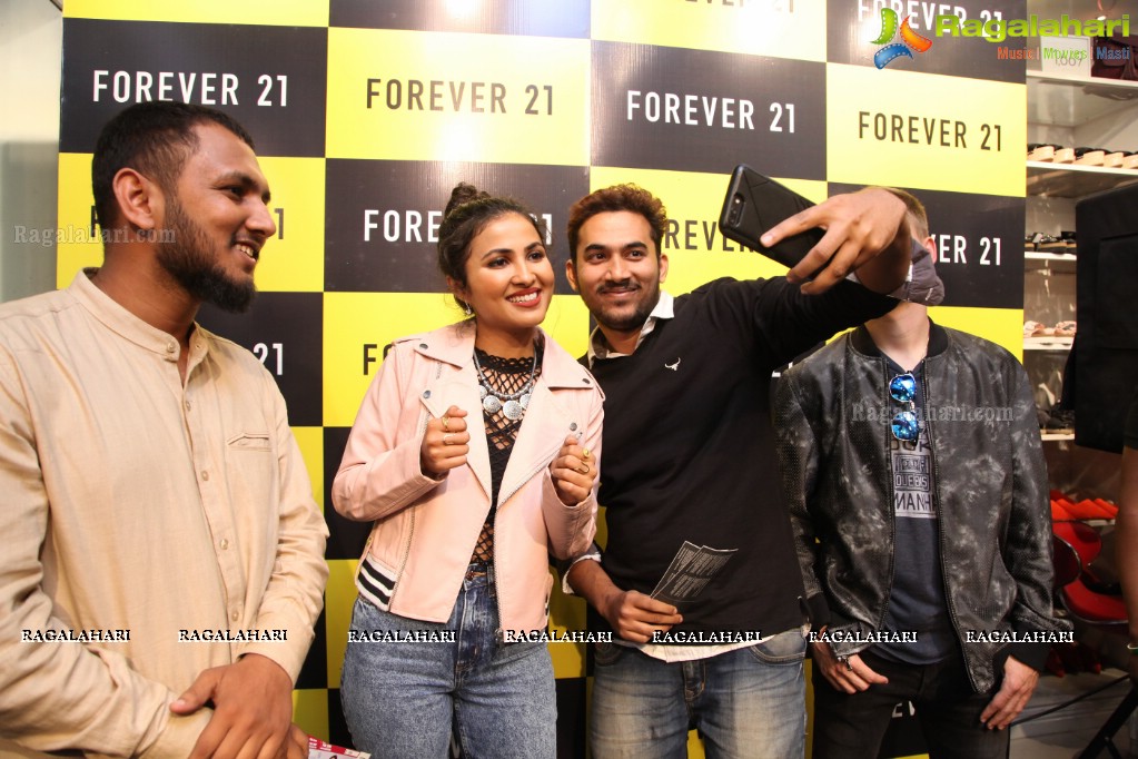 Meet and Greet with Vidya Vox at Forever 21, Forum Sujana Mall