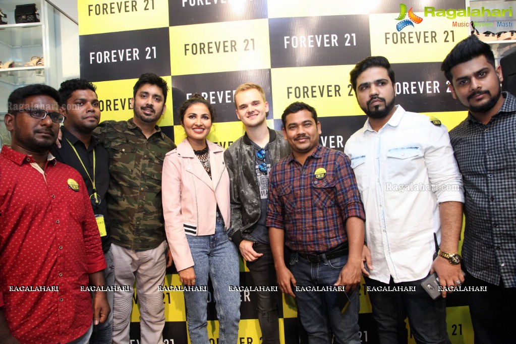 Meet and Greet with Vidya Vox at Forever 21, Forum Sujana Mall