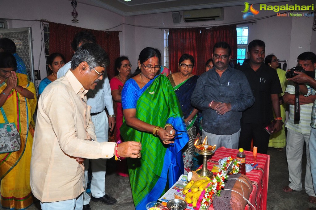 Monica Srivastava inaugurates Pochampally IKAT Art Mela, Vizag