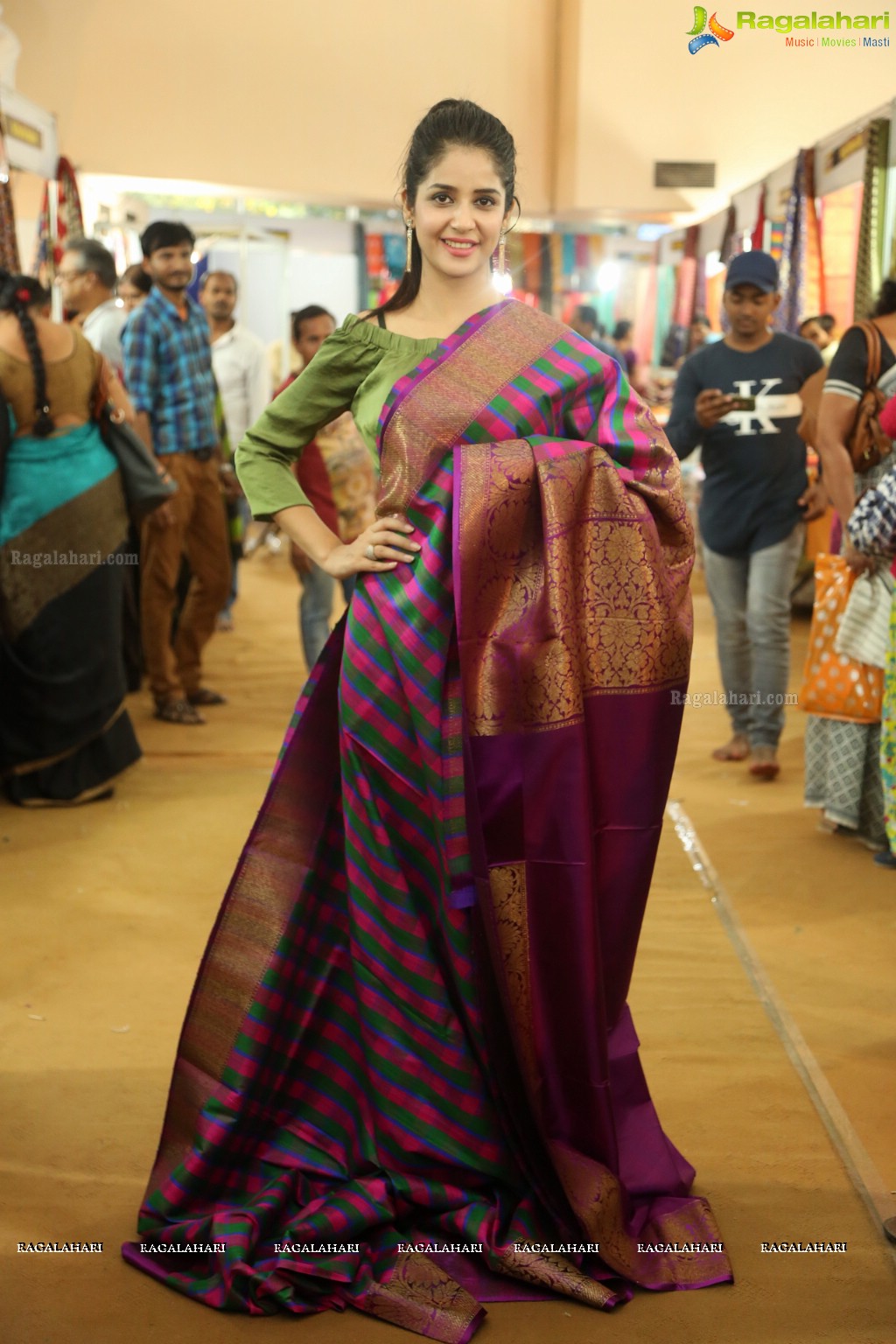 Kashish Vohra Launches National Silk Expo at Satya Sai Nigamagamam