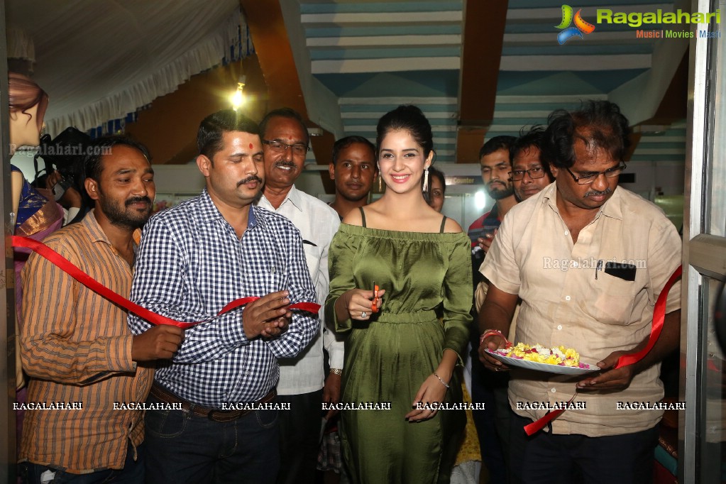 Kashish Vohra Launches National Silk Expo at Satya Sai Nigamagamam