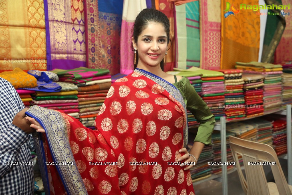 Kashish Vohra Launches National Silk Expo at Satya Sai Nigamagamam