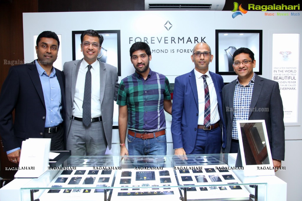 Taapsee Pannu launches Forevermark Diamond Collection at PMJ Jewels