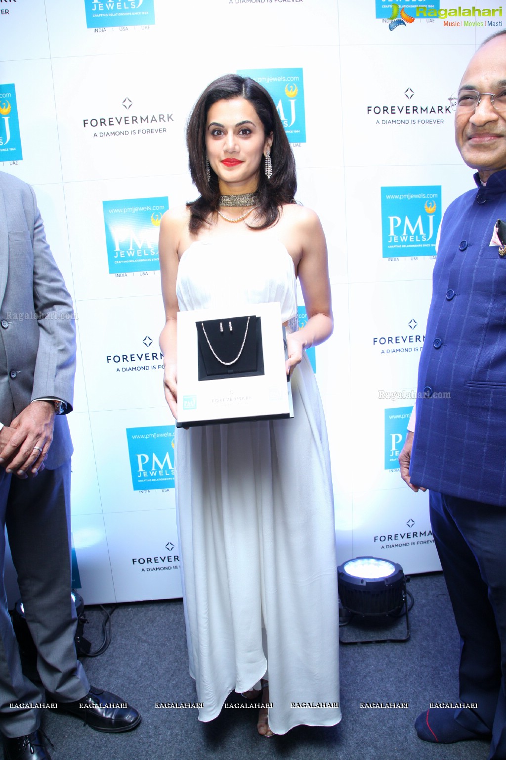 Taapsee Pannu launches Forevermark Diamond Collection at PMJ Jewels