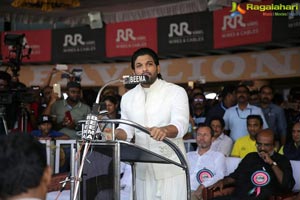 Allu Arjun gets a grand welcome in Mallu land