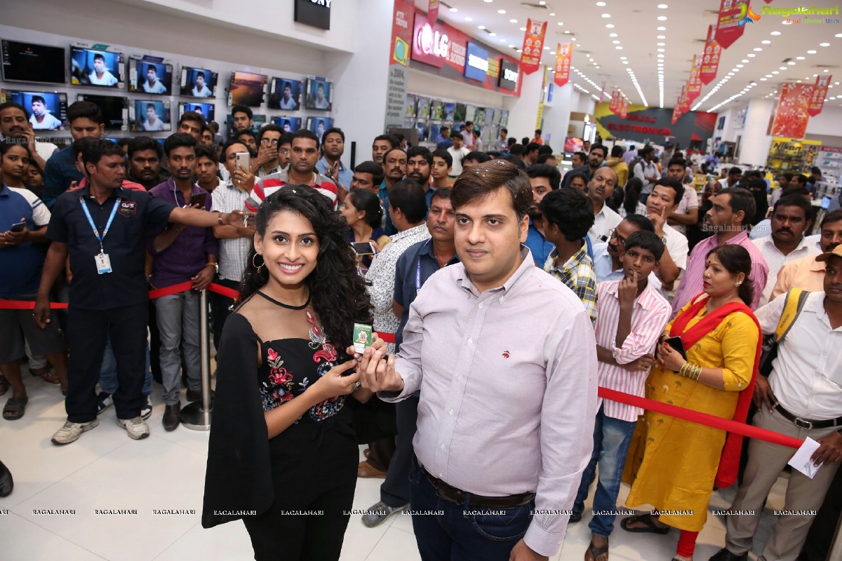 Nitya Naresh Announces Bajaj Electronics Lucky Draw Winner of Rs. 30 Lakhs at Forum Sujana Mall, Hyderabad