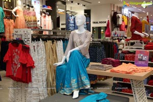 6th fbb Store launched by Shreya Rao