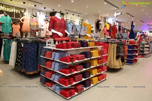 6th fbb Store launched by Shreya Rao