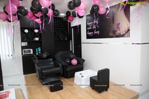 Diksha Panth Inaugurates Glam Studios Unisex Salon