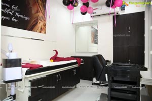 Diksha Panth Inaugurates Glam Studios Unisex Salon