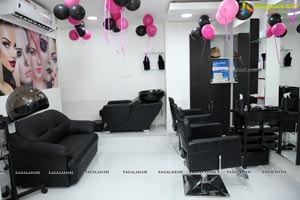 Diksha Panth Inaugurates Glam Studios Unisex Salon