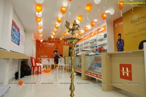 Lavanya Tripathi Launches Happi Mobile Store at Kadiri