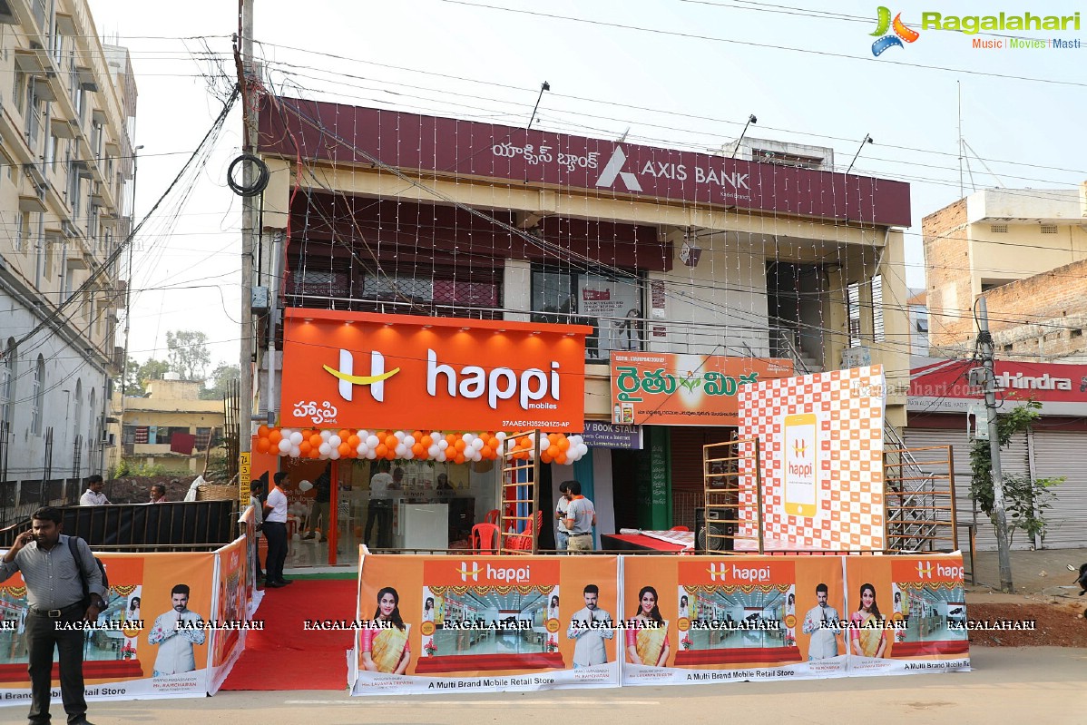 Lavanya Tripathi Launches Happi Mobile Store at Kadiri