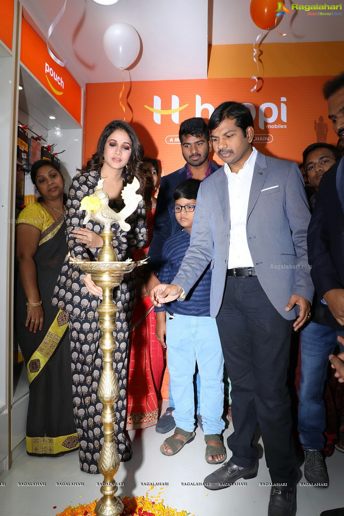 Lavanya Tripathi Launches Happi Mobile Store at Kadiri