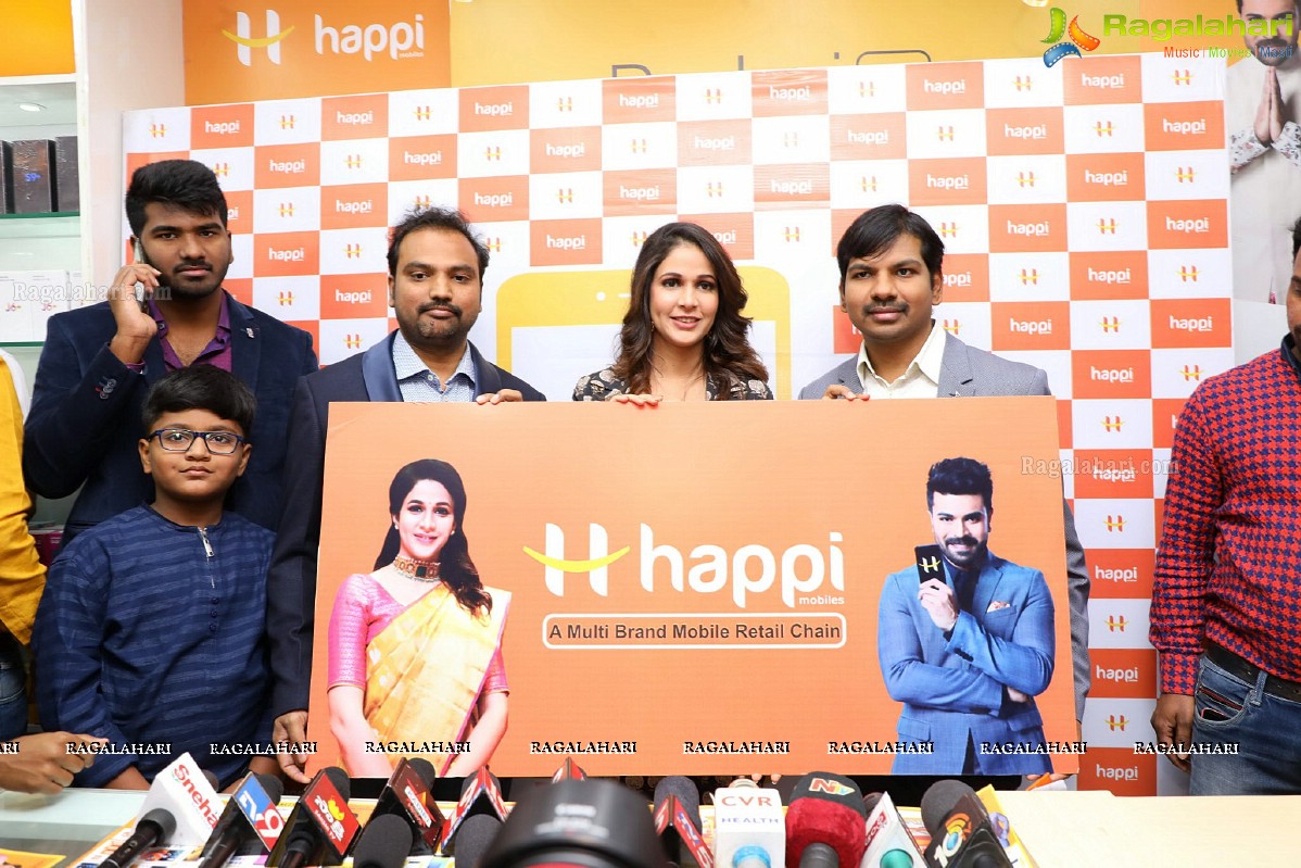 Lavanya Tripathi Launches Happi Mobile Store at Kadiri