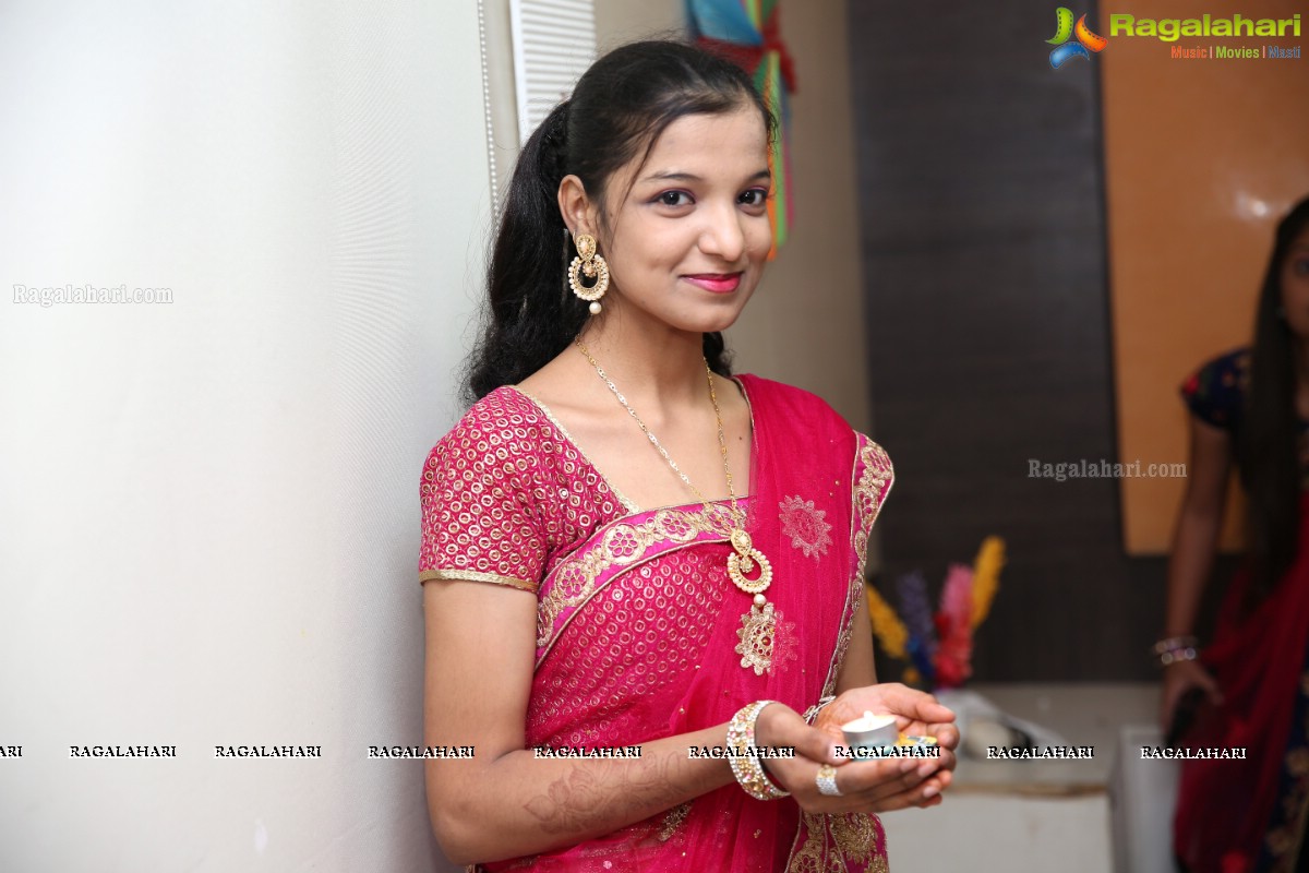 Instituto Design Innovation (IDI) Celebrates Diwali With Diya Decoration & Traditional Dresses