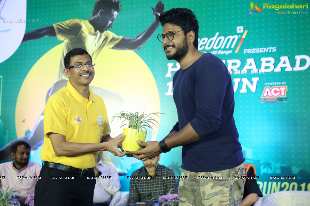 Unveiling the Race T-Shirt and Finishers Medals for Freedom Hyderabad 10K Run 2018