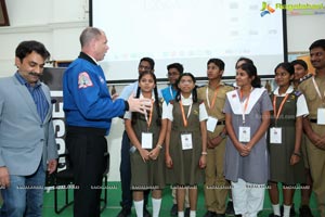 NASA Experts Encourage Students at HPS