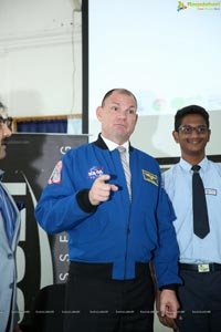 NASA Experts Encourage Students at HPS