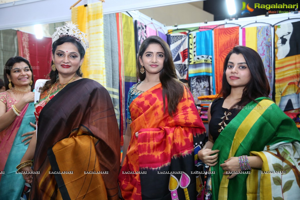 Nidhi Bhuraria Mrs. India Beauty Confident 2018 Launches National Silk Expo-2018