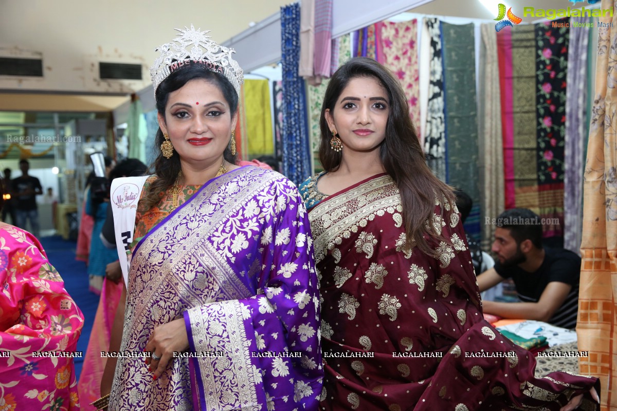 Nidhi Bhuraria Mrs. India Beauty Confident 2018 Launches National Silk Expo-2018