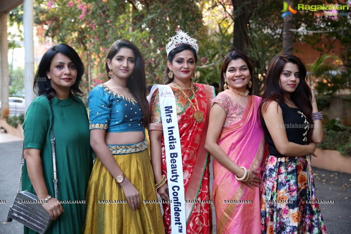 Nidhi Bhuraria Mrs. India Beauty Confident 2018 Launches National Silk Expo-2018