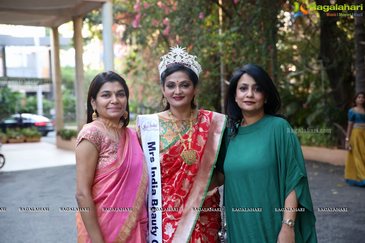 Nidhi Bhuraria Mrs. India Beauty Confident 2018 Launches National Silk Expo-2018